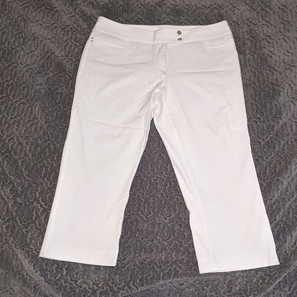 Alfani white capri's